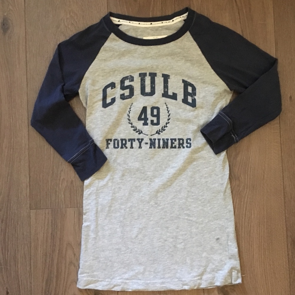 🚫SOLD🚫 Like new CSULB quarter sleeve baseball T
